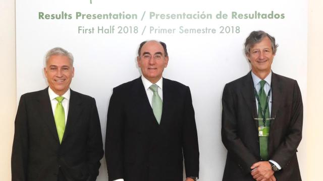 Francisco Martínez Córcoles, director general de los Negocios de Iberdrola; Ignacio Galán, presidente de Iberdrola; y José Sainz Armada, director general de Finanzas y Recursos (CFO) de Iberdrola.