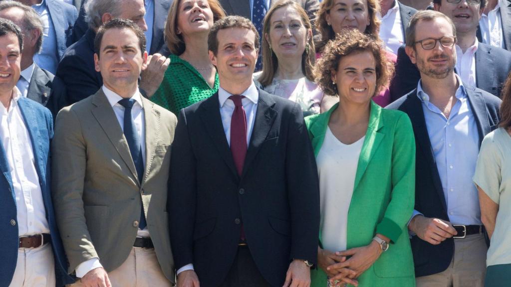 Pablo Casado, junto a Teo García y Dolors Montserrat, en la presentación de su Ejecutiva.