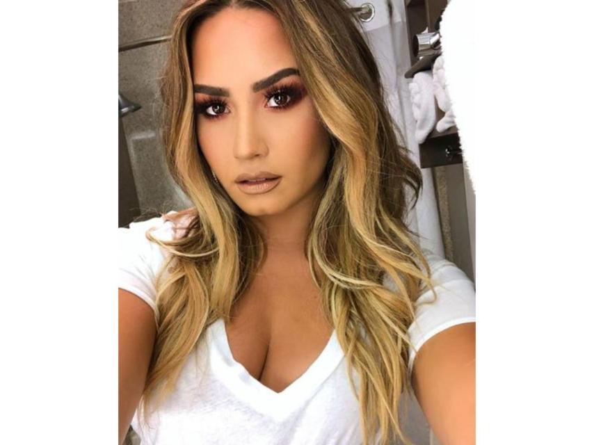 Demi Lovato colgó esta imagen hace dos días, justo el mismo día que sufrió la sobredosis que le llevó al hospital. Los fans han acudido en masa a esta foto y tiene más de 5 millones de 'Me gusta'. Además, recibe a diario comentarios con Stay strong, traducido como 'mantente fuerte', el lema vital de la cantante.