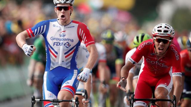 Démare celebra la primera victoria de Groupama-FDJ en el Tour.