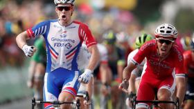 Démare celebra la primera victoria de Groupama-FDJ en el Tour.