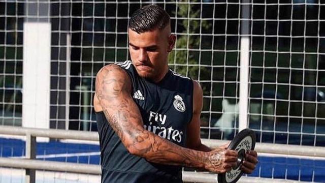 Theo Hernández entrena con el Madrid