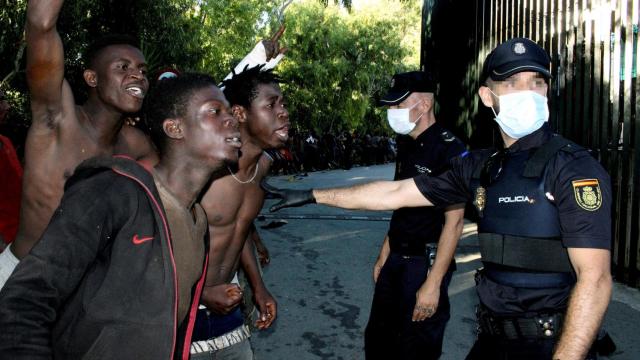 Unos 400 migrantes lograron acceder este jueves a Ceuta.