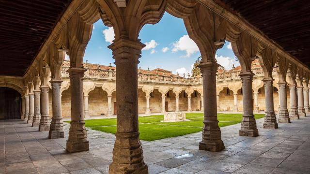 Patio del Colegio de Fonseca en la ciudad de Salamanca.