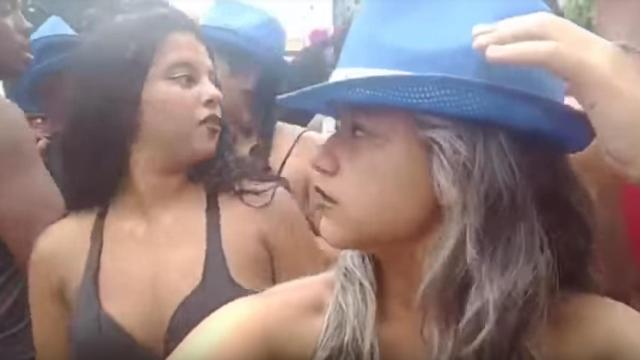 Así de fácil te roban un móvil en un festival