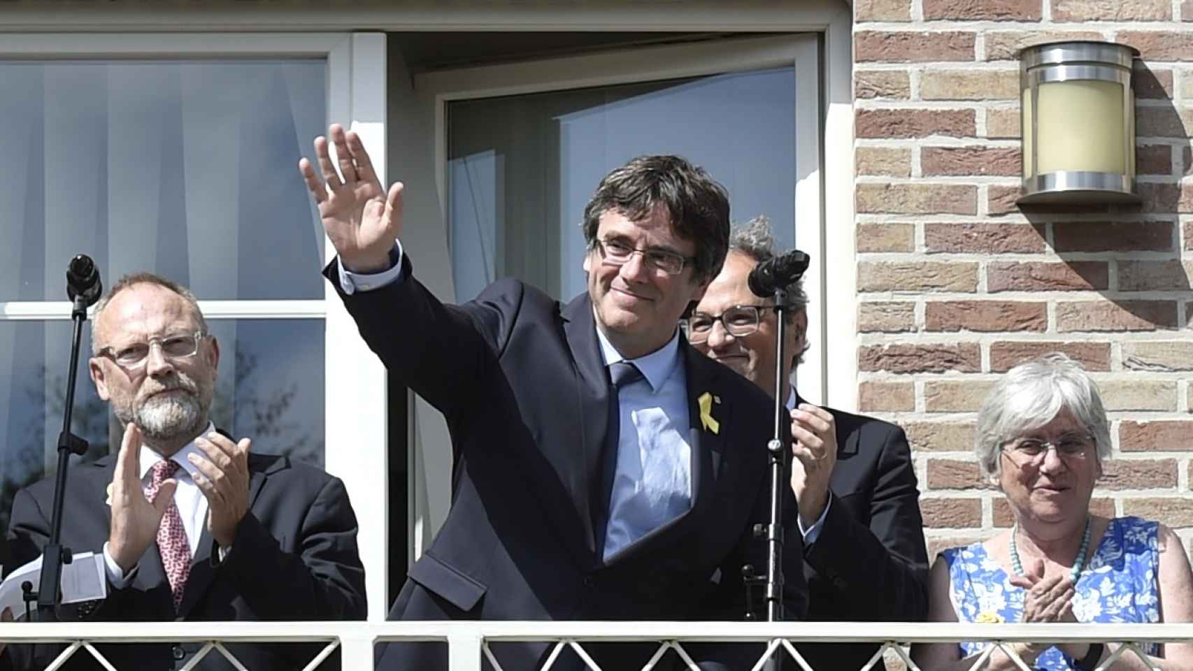Puigdemont escenifica un regreso triunfal a la 'casa de la República' en Waterloo