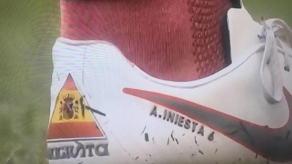 Iniesta, con la bandera de España en sus botas.