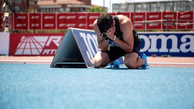 Bruno Hortelano, emocionado tras batir su récord en 200 en el campeonato de España.