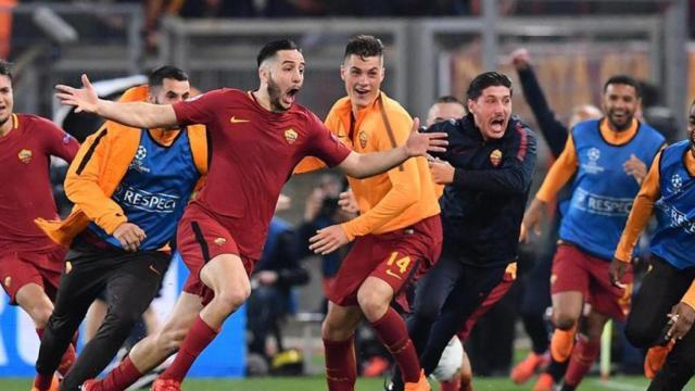 Manolas, celebrando junto a sus compañero, un gol ante el Barcelona. Foto: EFE