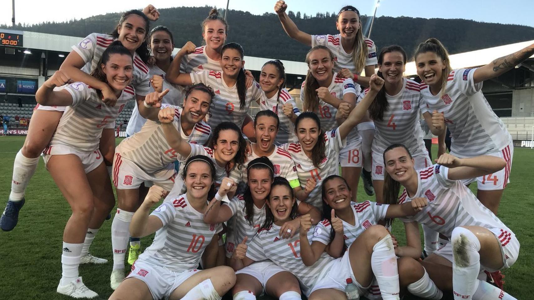 Jugadoras de la selección española Sub 19. Foto: Twitter (@SeFutbol)