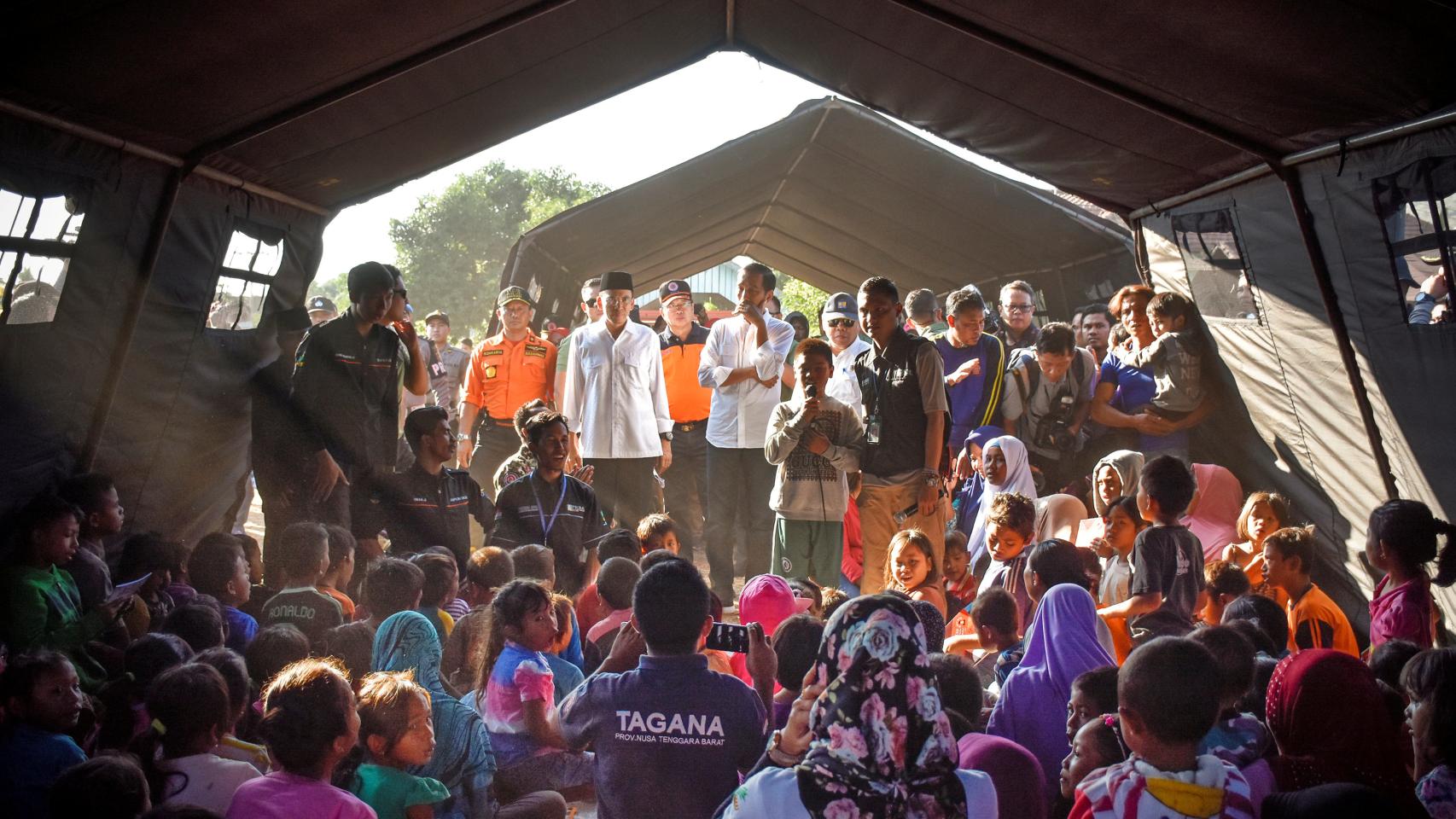 El presidente de Indonesia se dirige a las víctimas del terremoto.