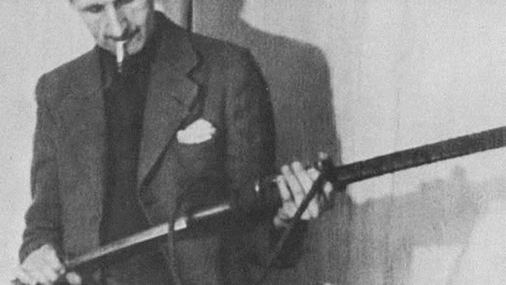 Orwell con su rifle.