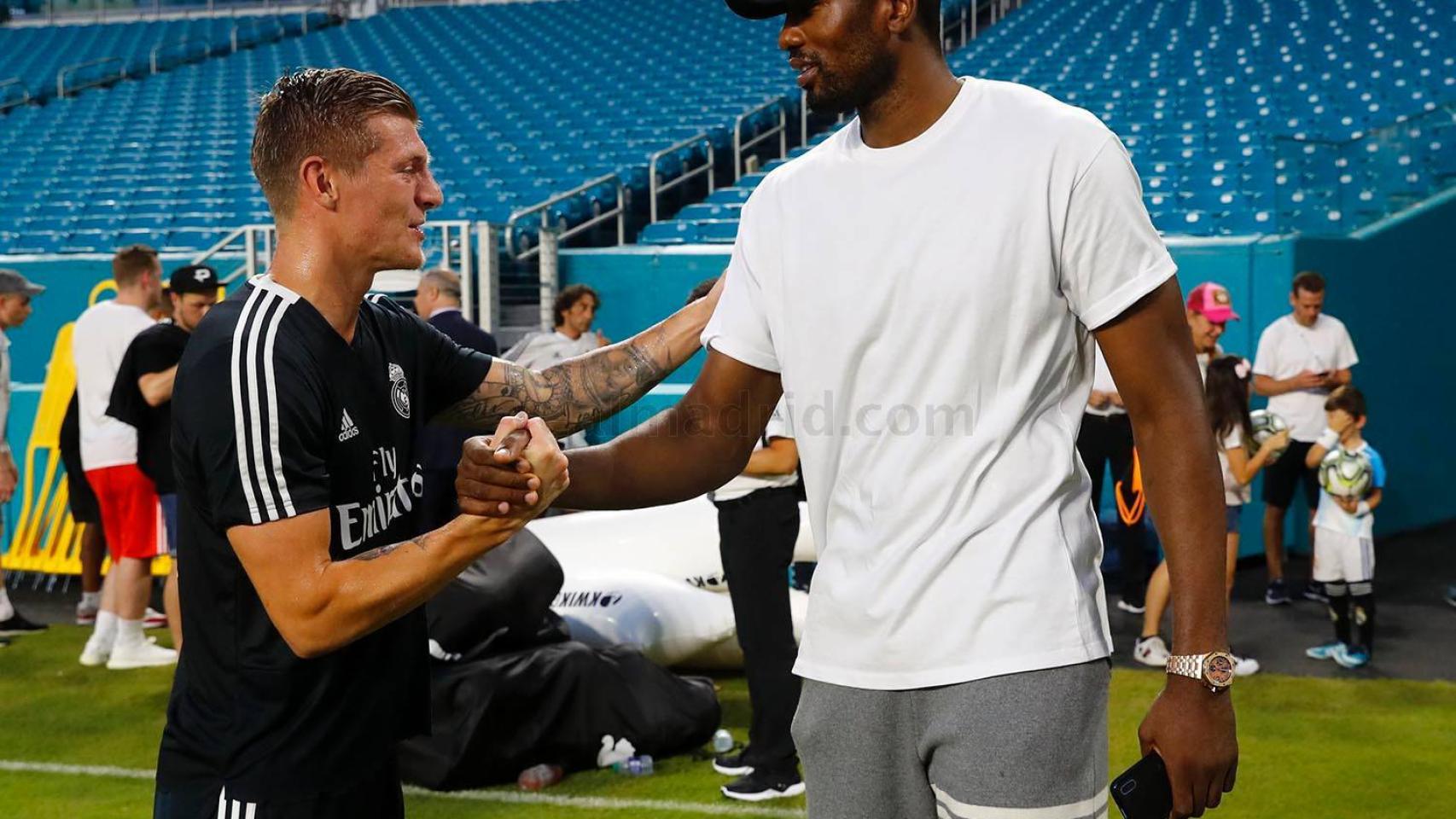 Ibaka durante el entrenamiento del Madrid en Miami