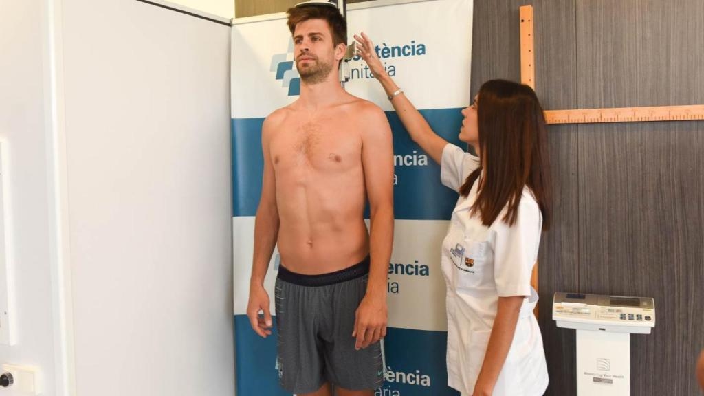 Piqué realizando las pruebas físicas con el Barcelona