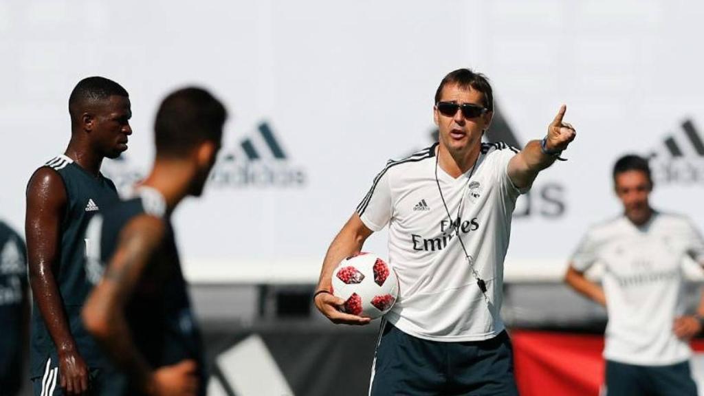 Lopetegui dando órdenes en un entrenamiento