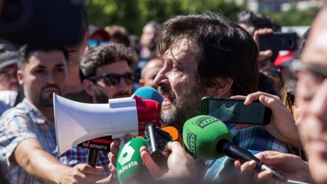 Rafa Mayoral, en el Paseo de la Castellana este martes dirigiéndose a los taxistas.