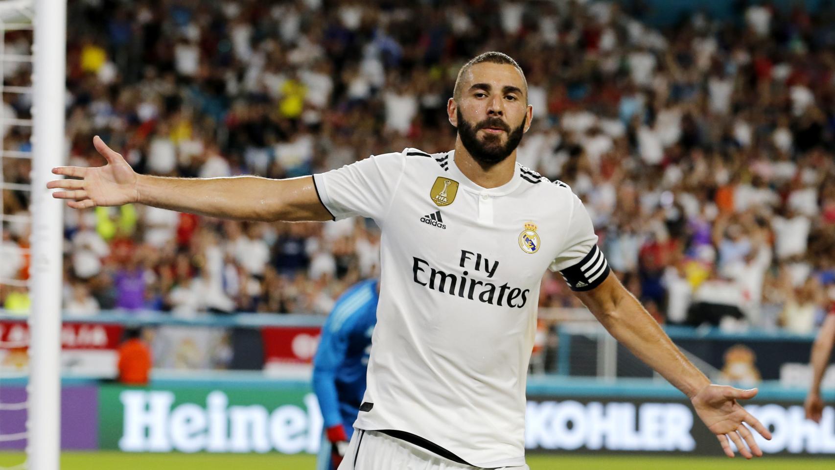 Benzema celebra su gol con el Real Madrid