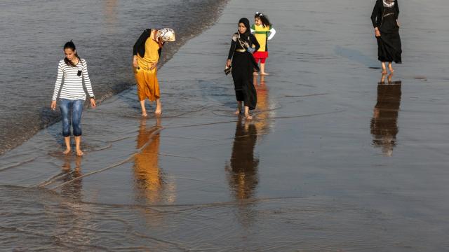 La campaña busca evitar que las mujeres enseñen sus cuerpor en la playa