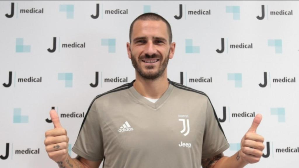 Bonucci pasa el reconocimiento médico con la Juventus. Foto: Twitter (@SpheraSports)