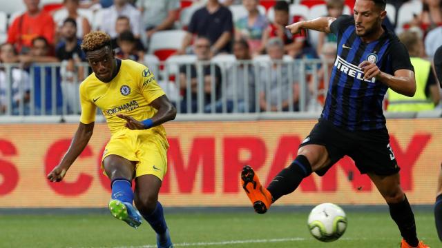 Hudson-Odoi durante un partido del Chelsea