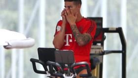 James durante un entrenamiento con el Bayern