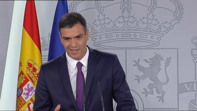 Sánchez compareciendo ante los medios de comunicación esta semana