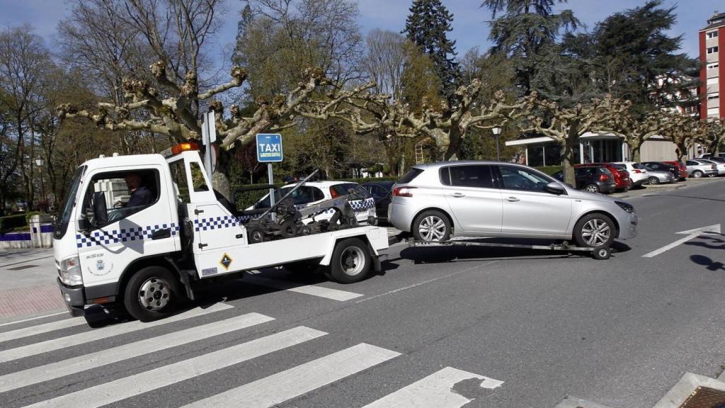 Sacar el coche del depósito de la grúa en Zaragoza cuesta seis veces más que en Zamora