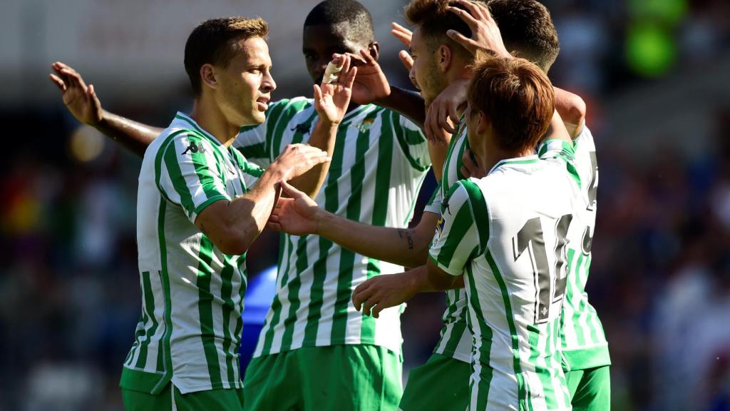 Los jugadores del Real Betis, celebrando un gol