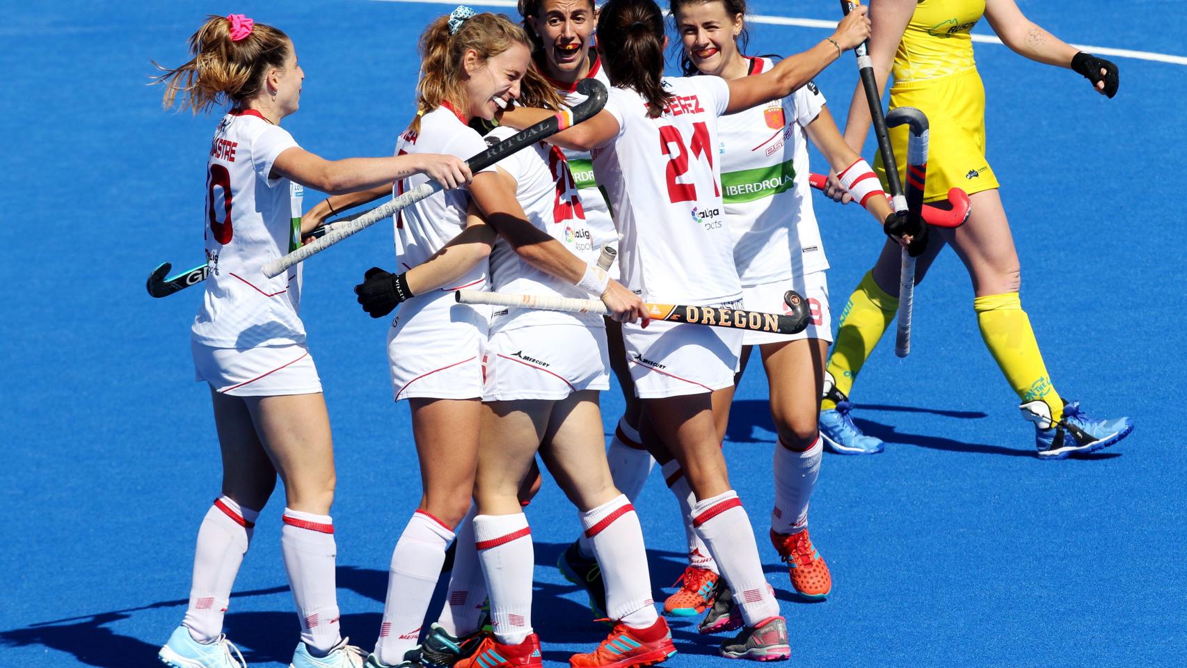 Las jugadoras españolas celebran el tercer gol contra Australia.