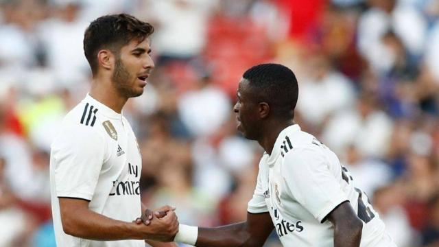 Vinicius  celebrando un gol con Asensio