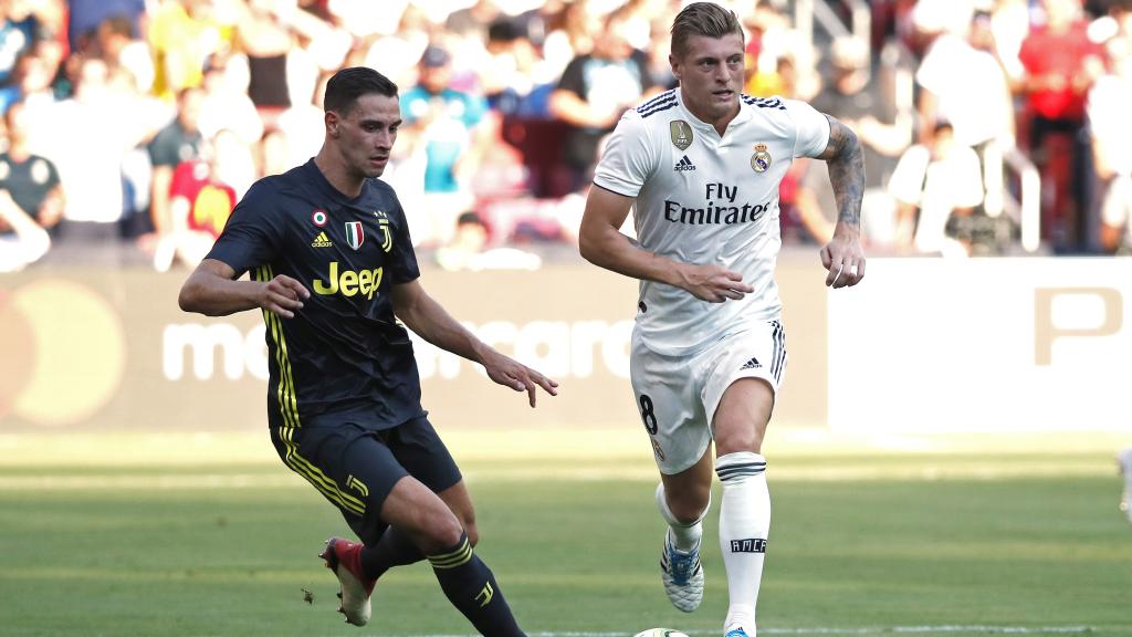 Kroos disputa un balón en un partido de la ICC.