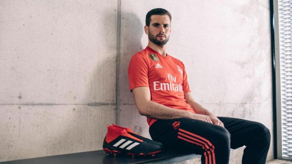 Nacho con la nueva equipación