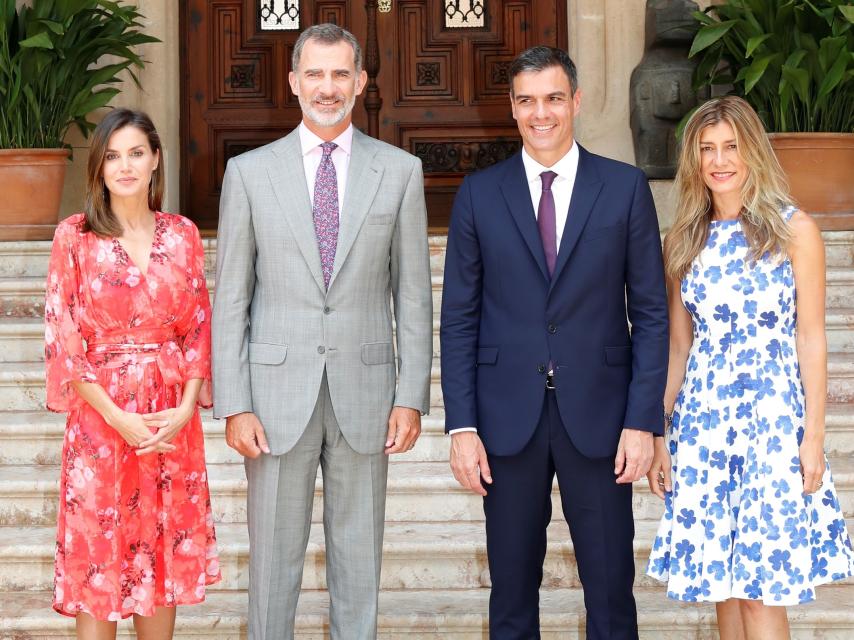 Los Reyes junto al matrimonio Sánchez.