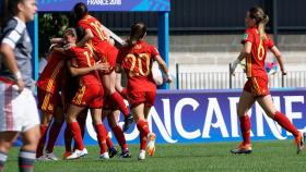 La selección española celebra el tanto de Claudia Pina en el primer partido del mundial sub-20.