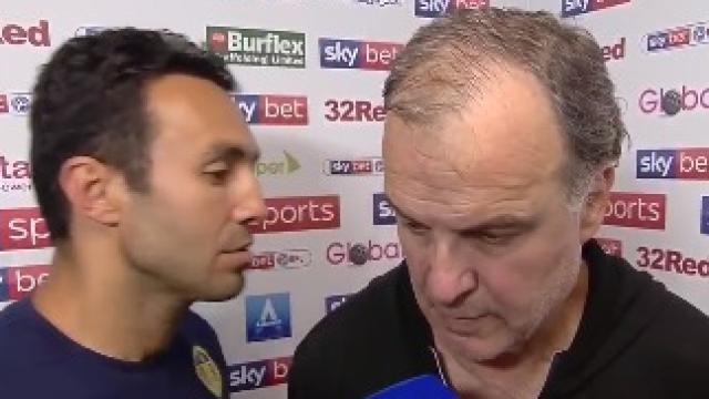 Marcelo Bielsa durante su peculiar entrevista en inglés