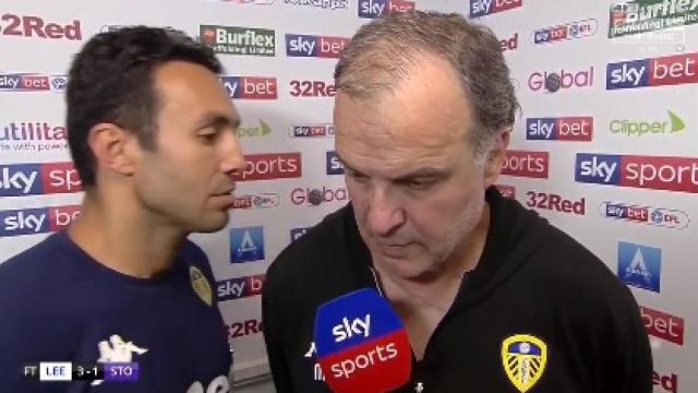 Marcelo Bielsa durante su peculiar entrevista en inglés