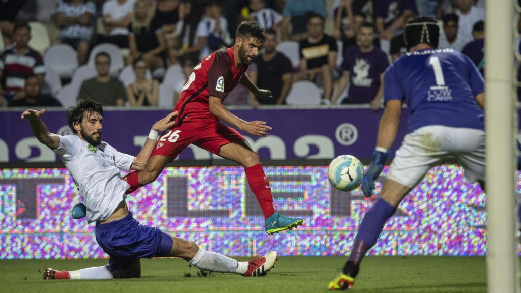 El Sevilla FC, en la vuelta de la segunda ronda de la Europa League frente al Ujpest. Foto: EFE.