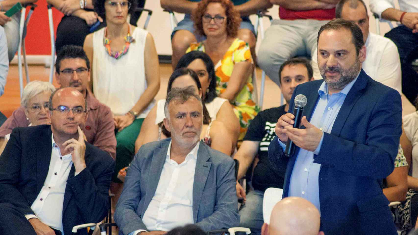 El entonces secretario de Organización del PSOE, José Luis Ábalos, junto al expresidente canario Ángel Víctor Torres, en un acto del PSOE en La Palma.