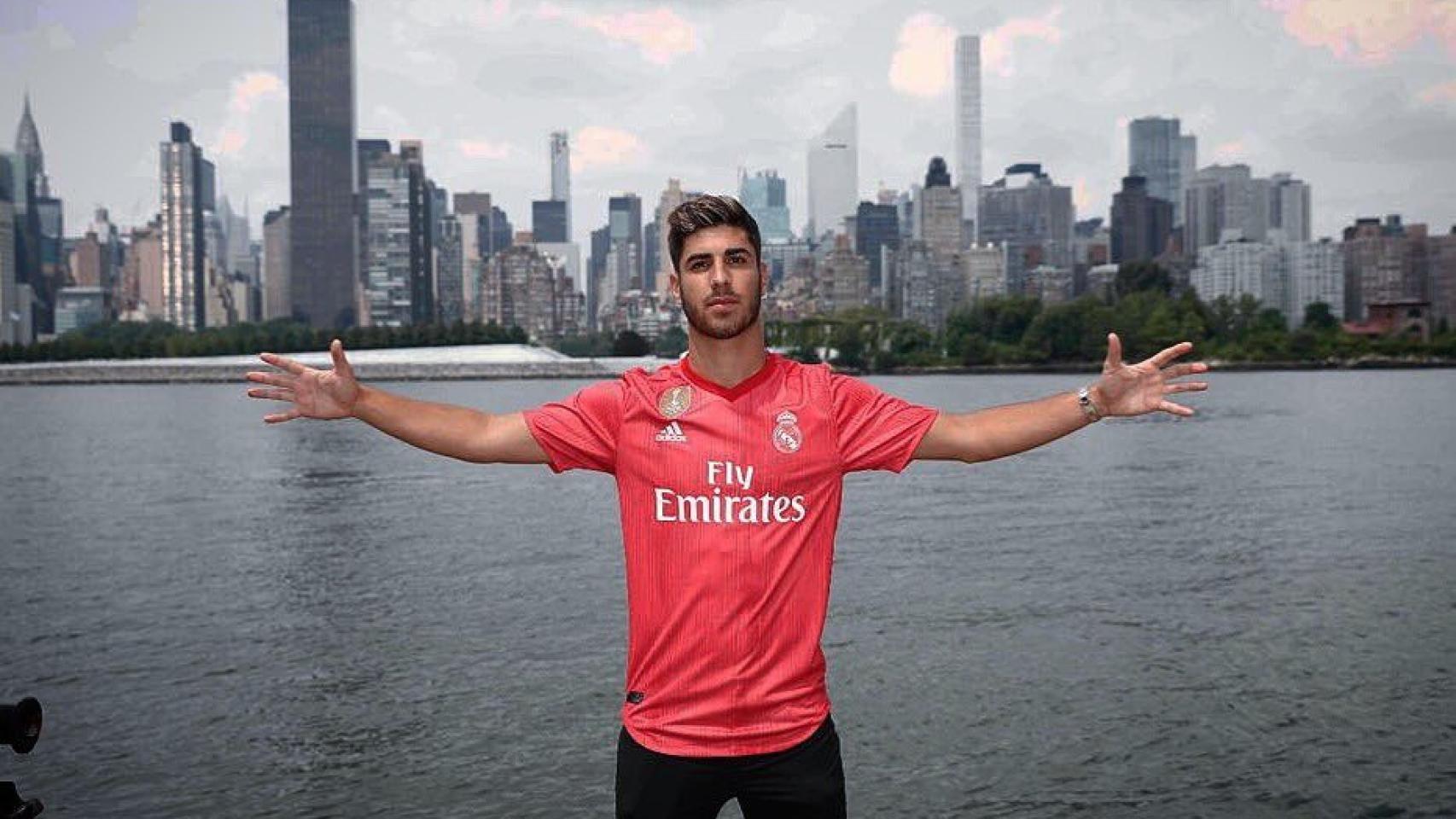 Marco Asensio vistiendo la tercera equipación