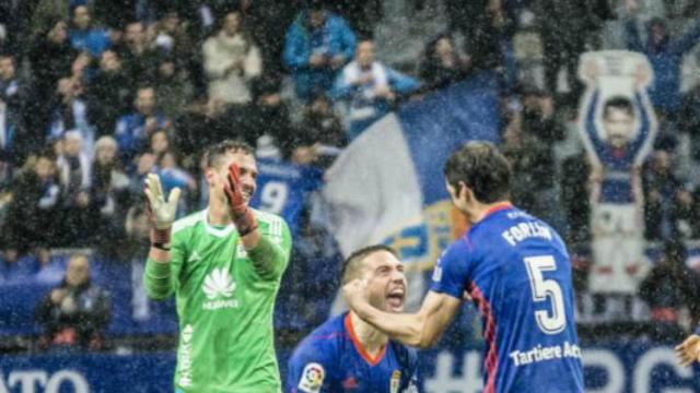 Alfonso Herrero en un partido con el Real Oviedo