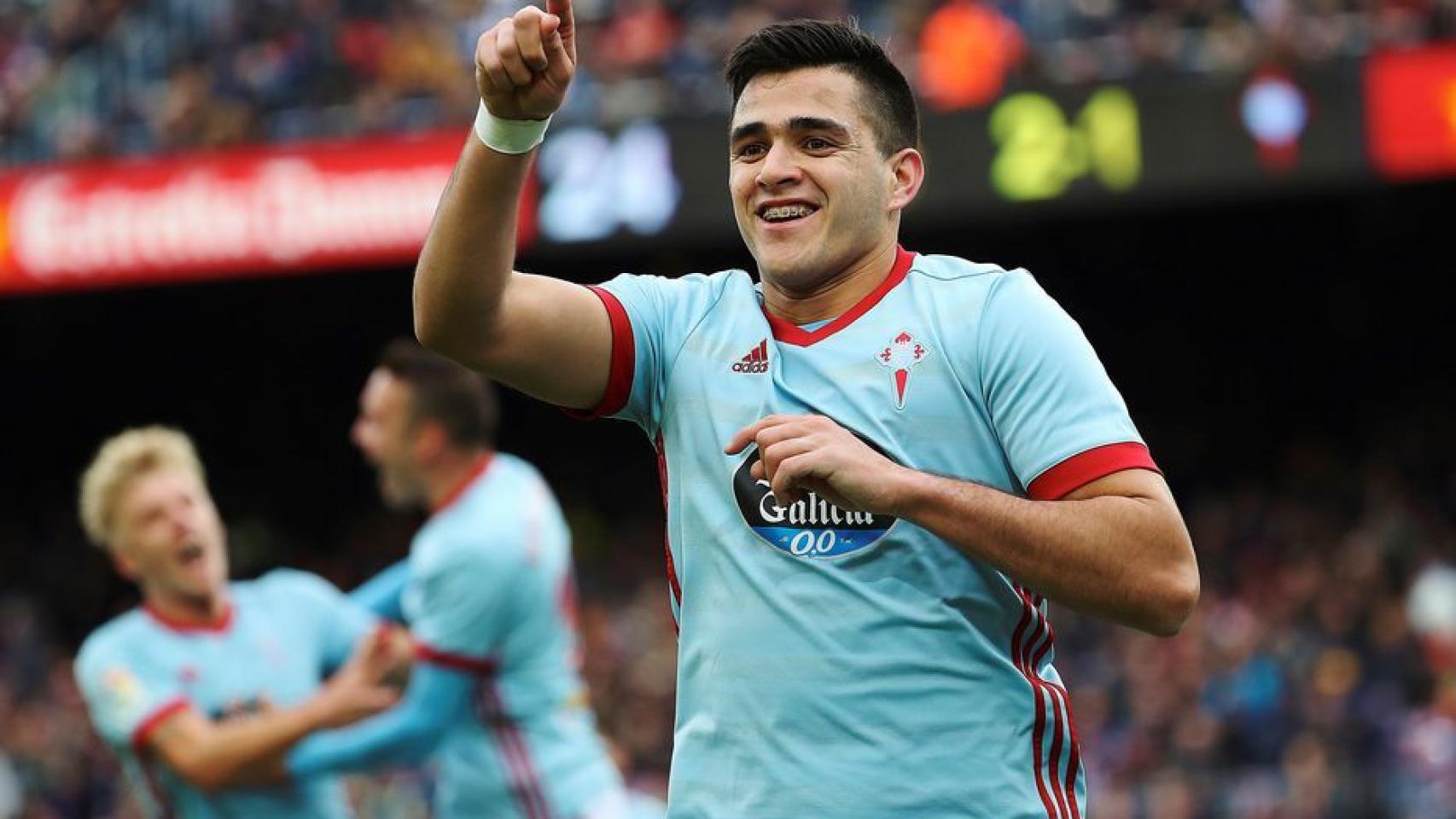 Maxi Gómez celebra un gol con el Celta.