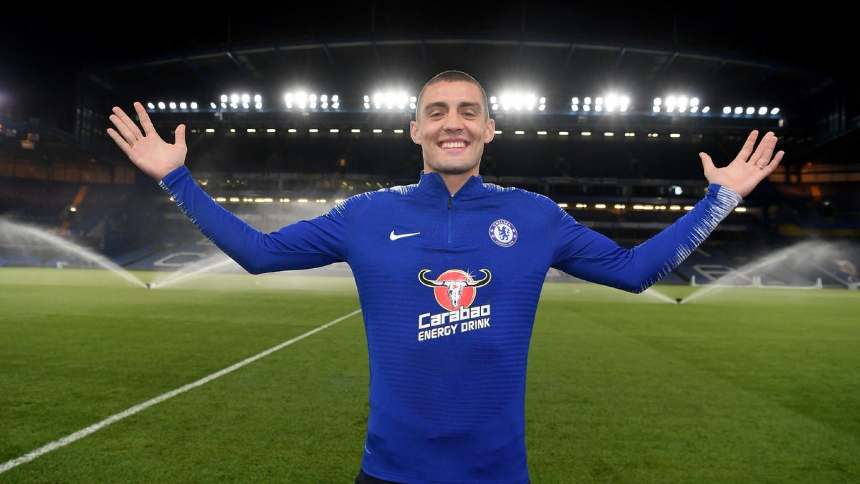 Kovacic posa en Stamford Bridge.