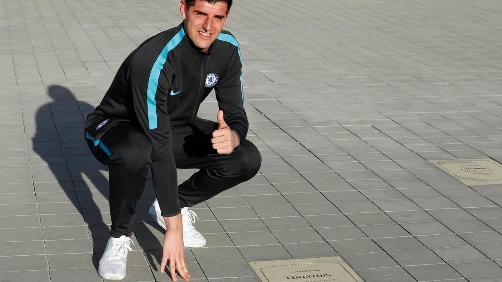 Courtois, con su placa en el Wanda Metropolitano