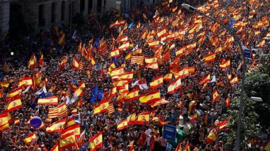 Banderas de España en una concentración.
