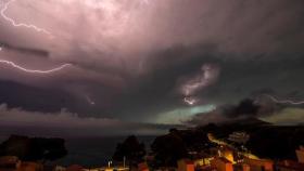 Vista de la tormenta eléctrica que cubría los cielos de la isla balear de Mallorca.  (Archivo)