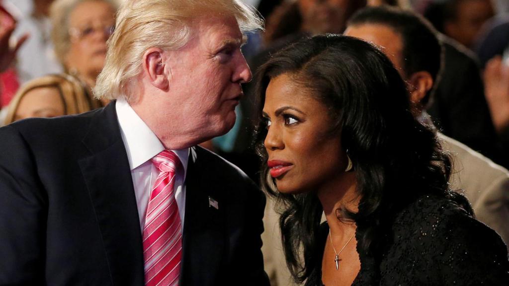 Donald Trump y Omarosa Manigault.