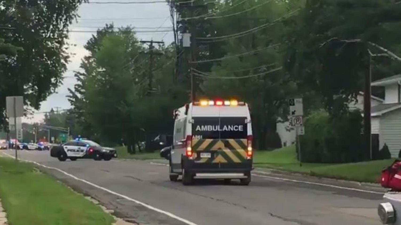 Ambulancias y policía en el lugar del tiroteo en Fredericton, Canadá.