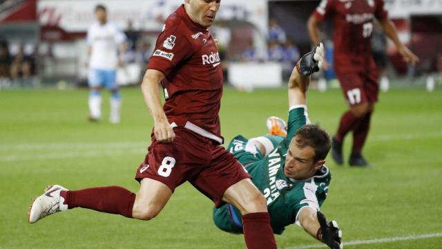 Iniesta, antes de anotar su primer gol con su equipo.