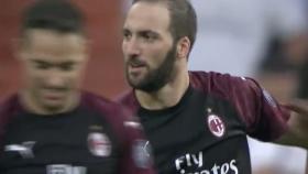 Higuain no celebra su gol ante el Real Madrid en el trofeo Santiago Bernabéu