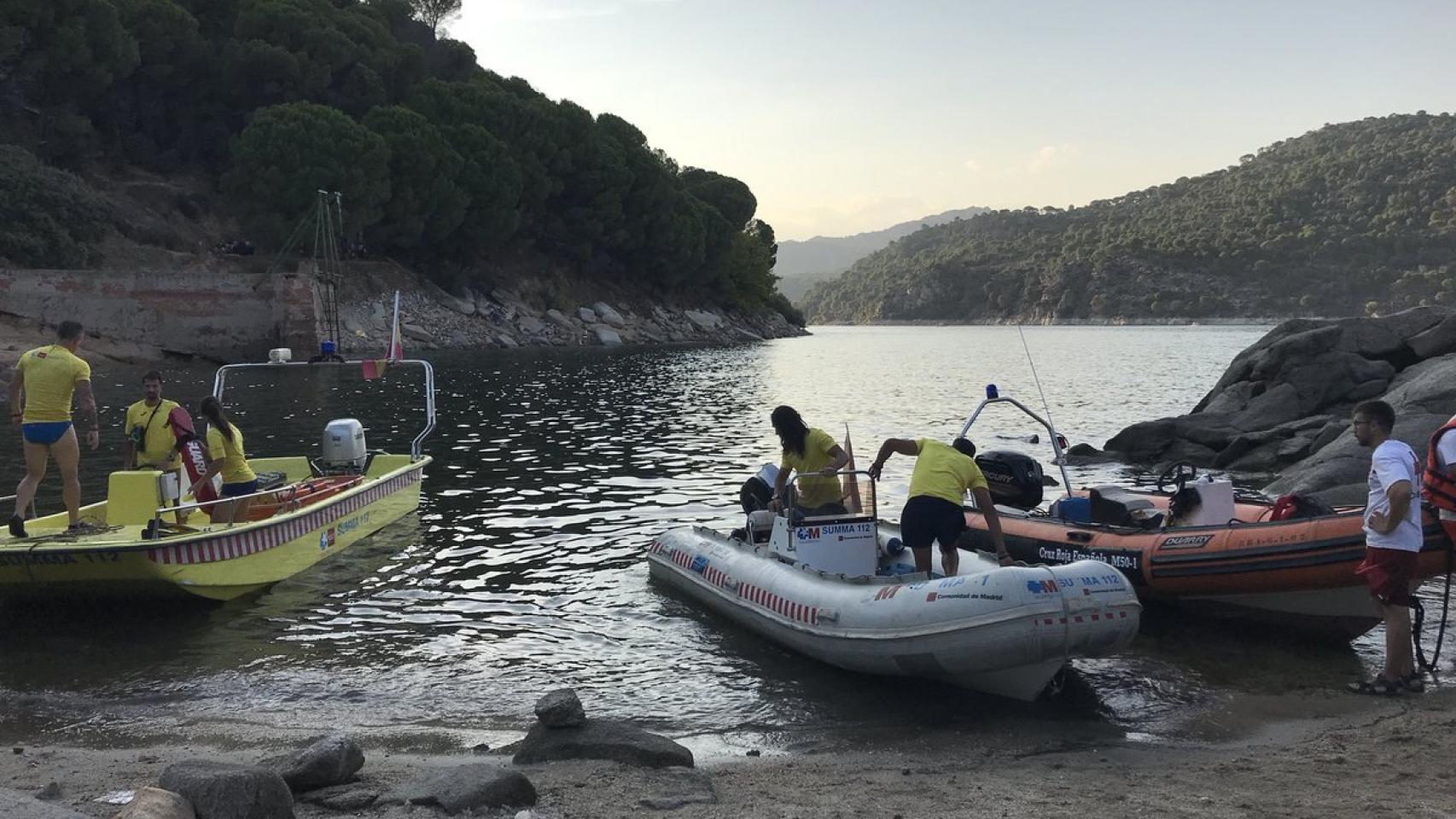 Los servicios de 112 de la Comunidad de Madrid,  en el pantano de San Juan.